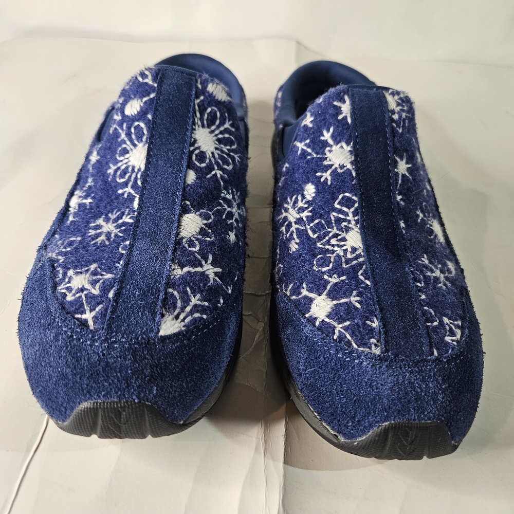 Easy Spirit Blue and White Flats